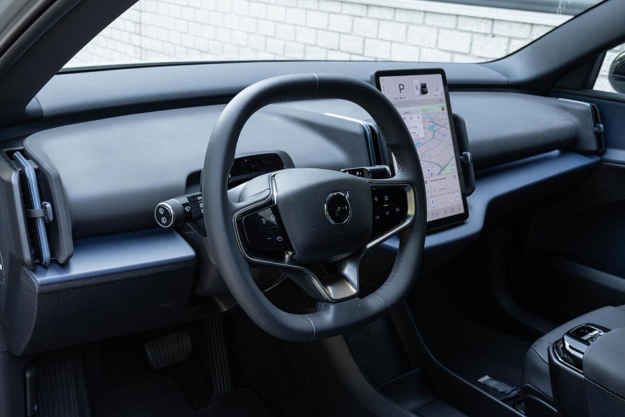 Volvo EX30 Single Motor Extended Range Plus 69 kWh | Getint Glas Achter | Pine Interieur | Adaptieve Cruise Control | Keyless Entry | Parkeersensoren | Dodehoekdetectie Met Correctie | Apple Carplay/Android Auto | Rijstrooksensor Met Correctie