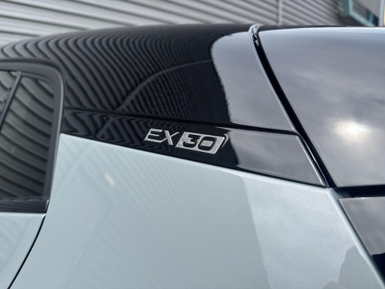 Volvo EX30 Twin Motor Performance Plus 69 kWh / Twin Performane 436PK / 20" Velgen / Black Sheep pakket /