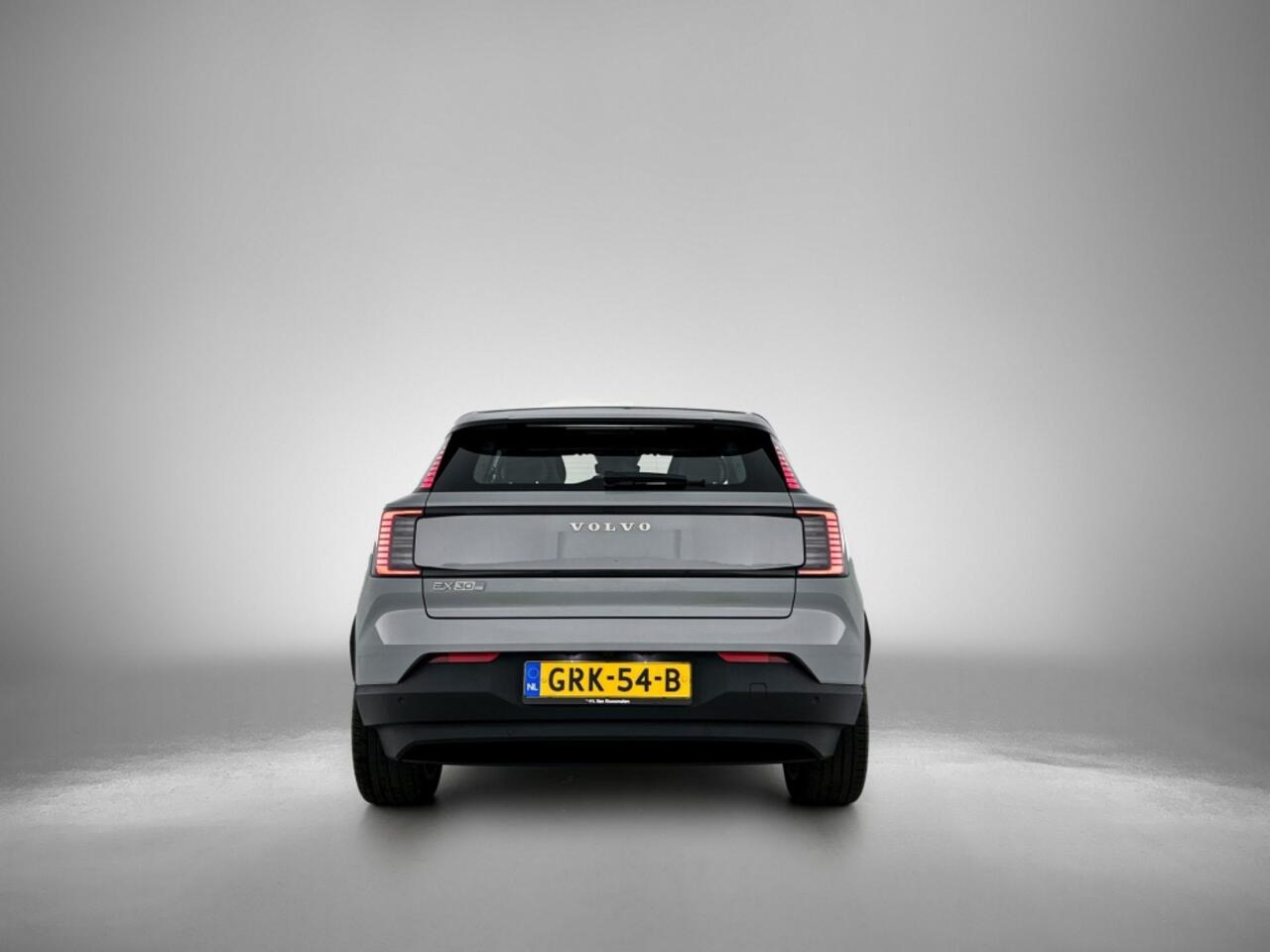 Volvo EX30 Extended Range Plus | Pine | Trekhaak | Climate Pack |