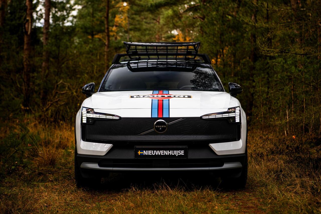 Volvo EX30 Cross Country Twin Motor Performance Ultra | Martini Editie | 4x4 | Adaptieve Cruise | Stoel-/Stuurverwarming | Keyless | 360 Camera | Panoramadak | Elektr. Stoelen | Harman Kardon Audio | Elek. Achterklep | Getint Glas