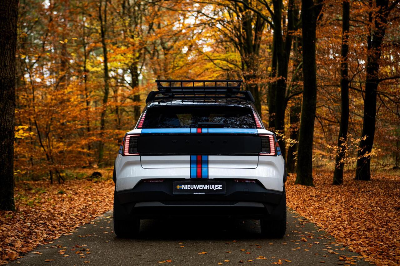 Volvo EX30 Cross Country Twin Motor Performance Ultra | Martini Editie | 4x4 | Adaptieve Cruise | Stoel-/Stuurverwarming | Keyless | 360 Camera | Panoramadak | Elektr. Stoelen | Harman Kardon Audio | Elek. Achterklep | Getint Glas