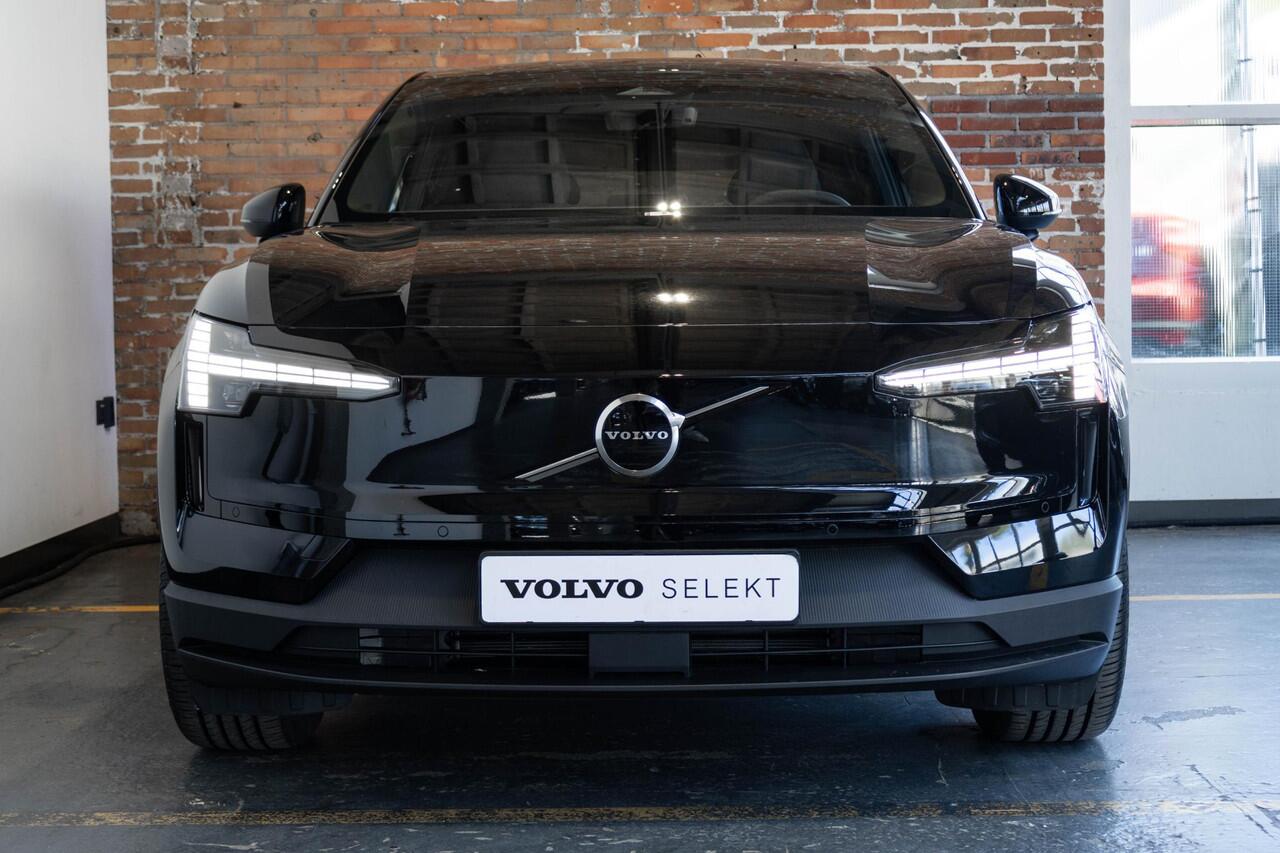 Volvo EX30 Single Motor Extended Range Plus | | 5 jaar garantie! | Premium Audio by Harman Kardon | Keyless Entry | Achteruitrijcamera | Parkeersensoren V+A | Getint Glas Achter | Pilot Assist | Adaptieve Cruise Control | Draadloze Telefoonlader | Navigatiesysteem |