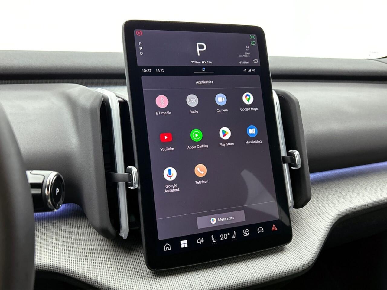 Volvo EX30 Extended Range Plus | Pine | Trekhaak | Climate Pack |