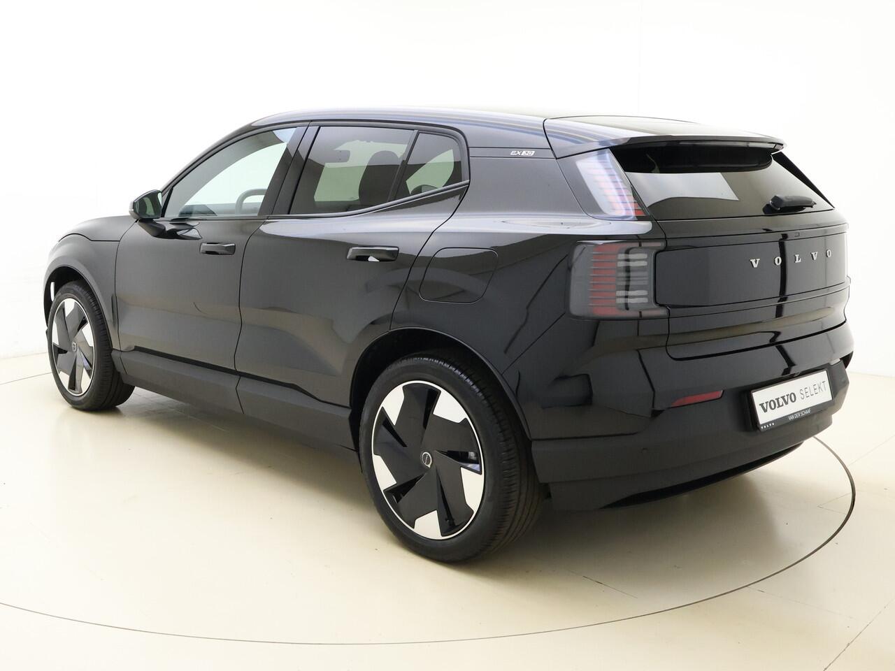 Volvo EX30 Extended Range Plus / DEMO DEAL / Getint glas / Adapt. Cruise / BLIS / Harman&Kardon / Keytag / PDC + Camera / El. Achterklep /