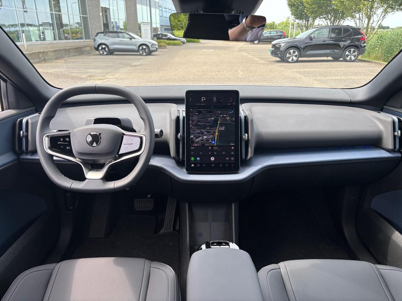 Volvo EX30 Single Motor Extended Range Plus 69 kWh 20 Inch | Getint glas achter | DEMO |