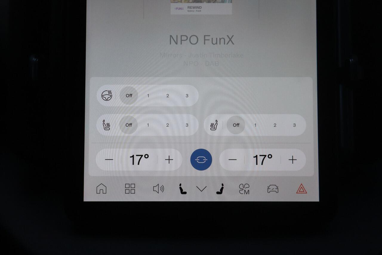 Volvo EX30 Single Motor Extended Range Plus 69 kWh -NL- Auto!! Harmon Kardon I Stoel+Stuur verw I Camera