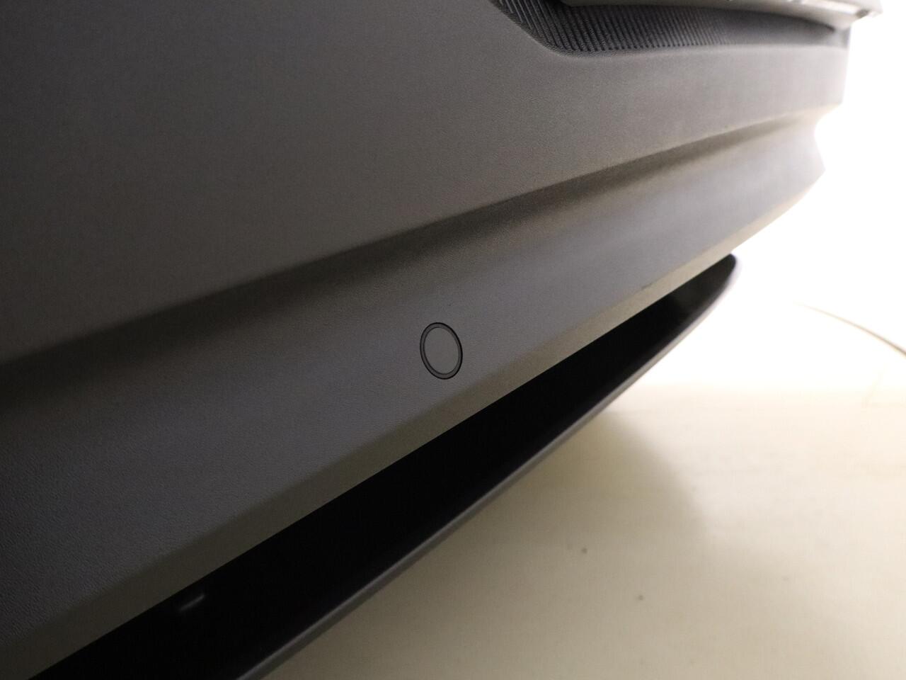 Volvo EX30 Extended Range Plus 69 kWh | BLIS | Keyless | H&K Audio | Adapt. Cruise | Camera | El. Achterklep