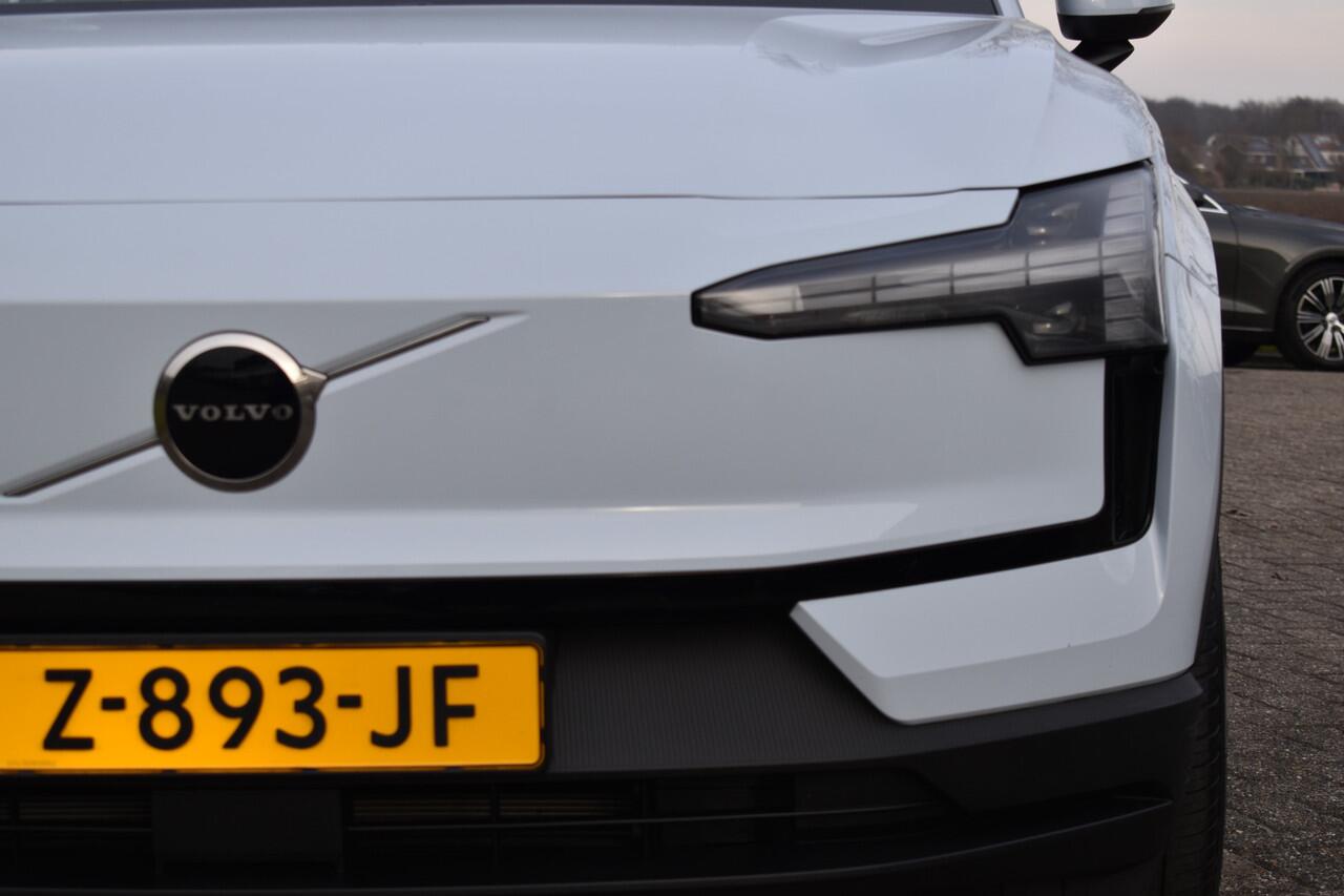 Volvo EX30 Extended Range 272PK Core 69 kWh | Trekhaak | SoH 98,5% | ACC | BLIS | Camera | 18"LMV |