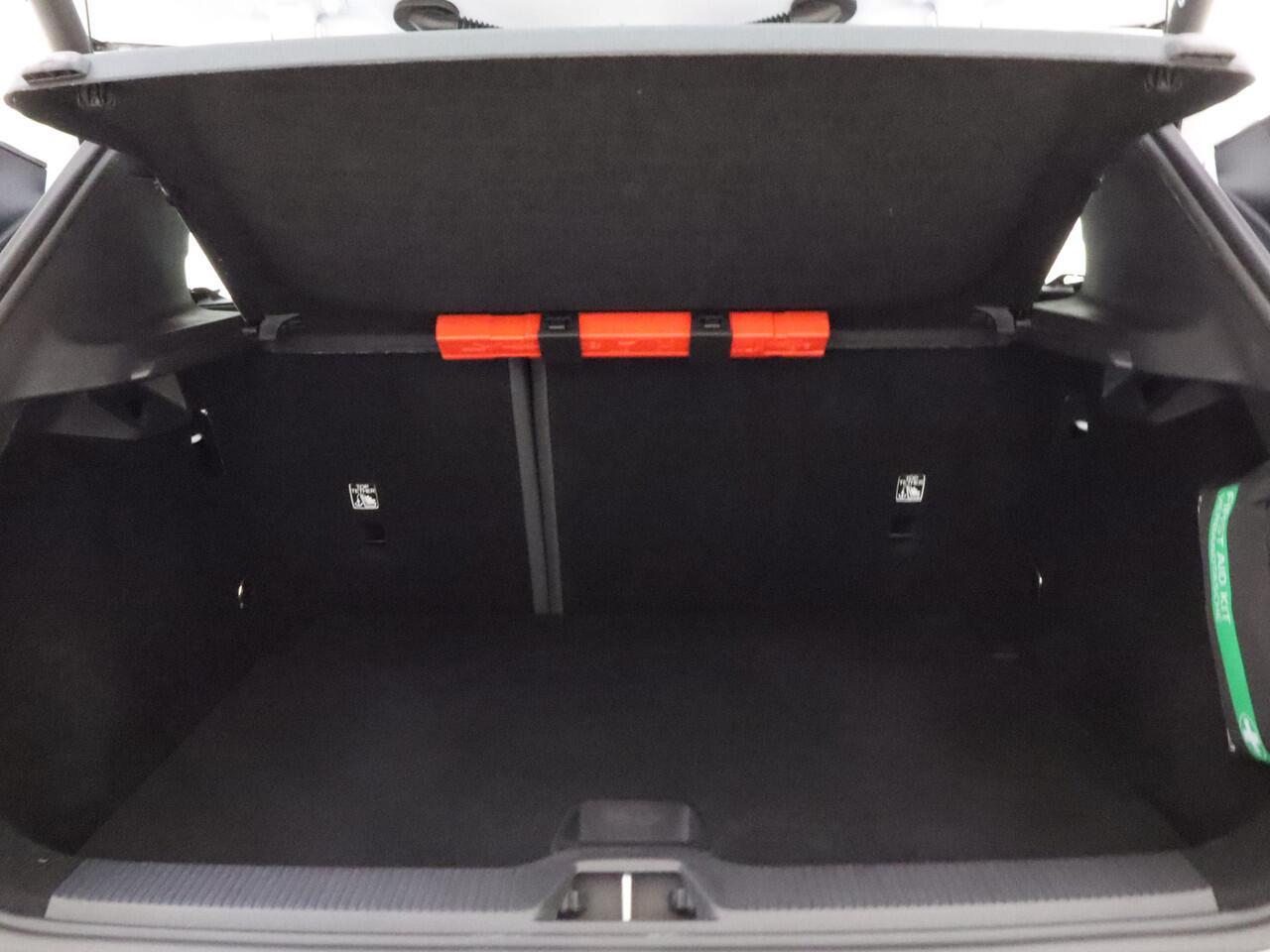 Volvo EX30 Extended Range Plus | All Season banden | Stoelverwarming | Extra getint glas