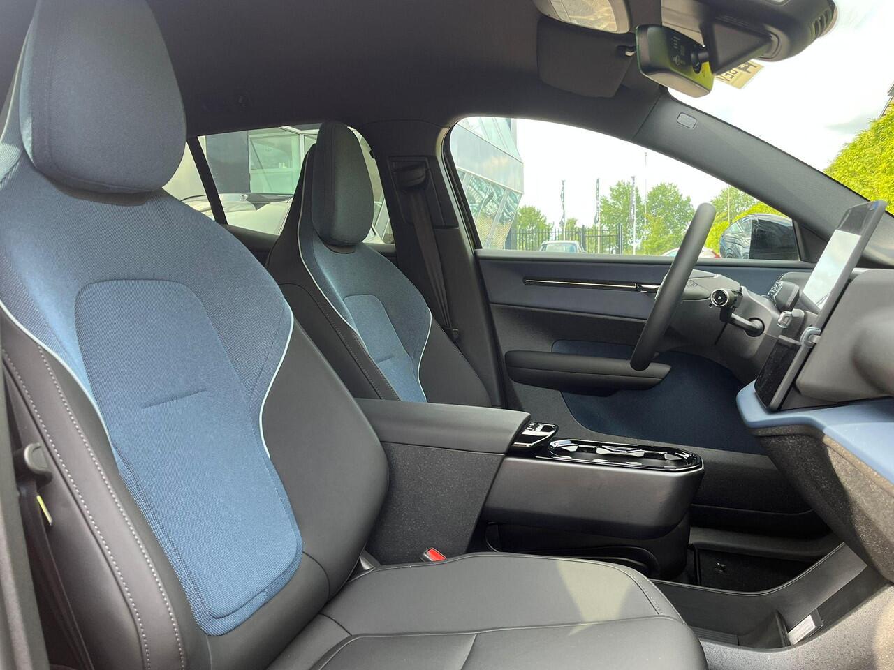 Volvo EX30 Single Motor Extended Range Plus 69 kWh | nieuw uit voorraad | LAAGSTEPRIJS garantie