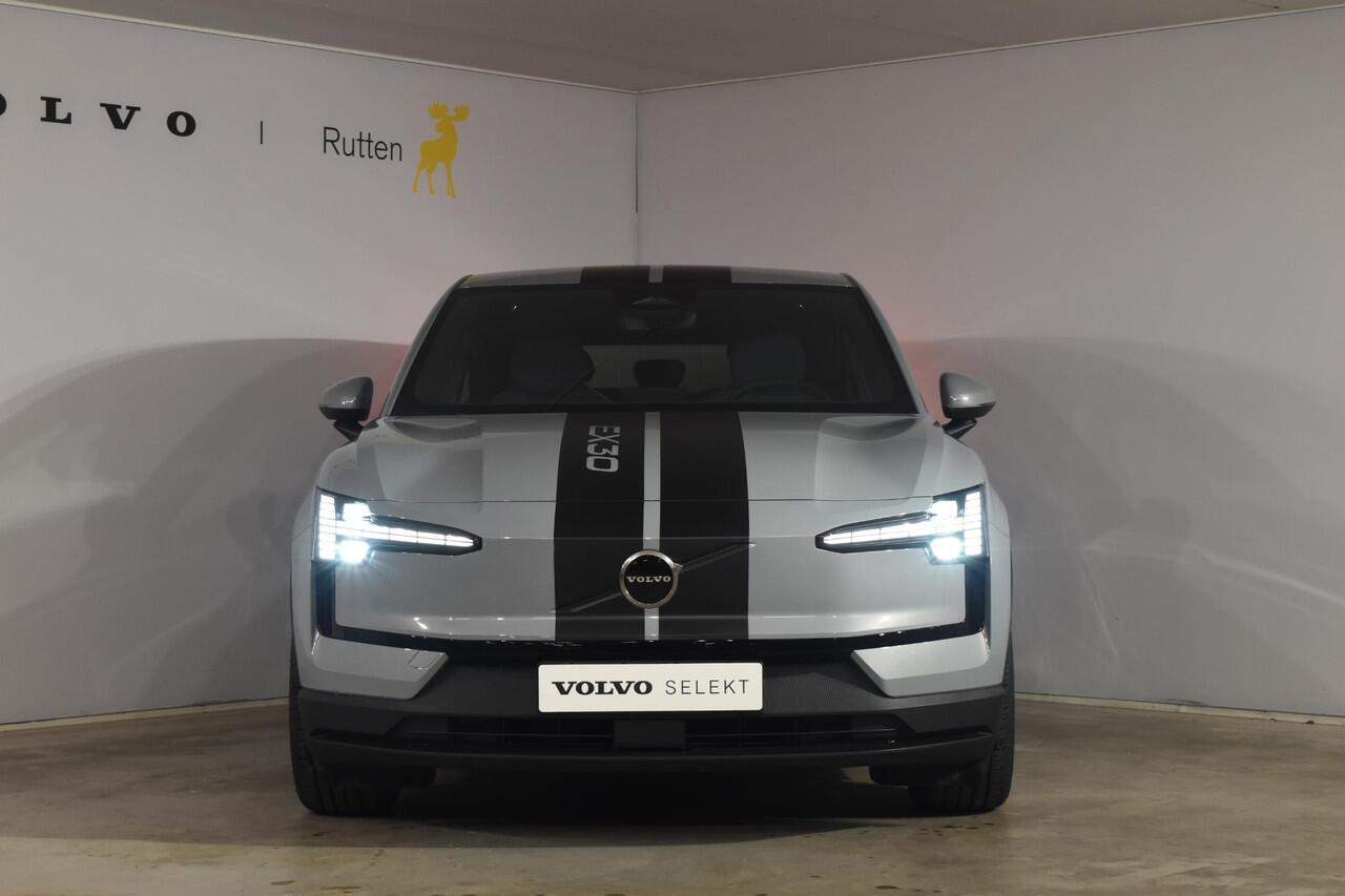 Volvo EX30 272PK Single Motor Extended Range Core / Adaptieve Cruise Control/ Climate Pack / Extra getint glas / Dodehoek Detectie / Parkeersensoren/ Achteruitrijcamera/ Warmtepomp/ Google Services/