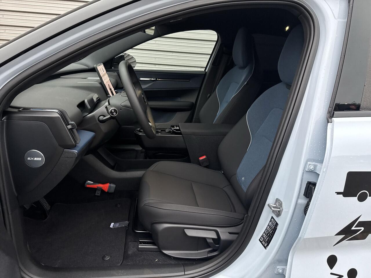 Volvo EX30 Extended Range Plus 69 kWh / Volvo EX30 Cargo Bedrijfsauto /