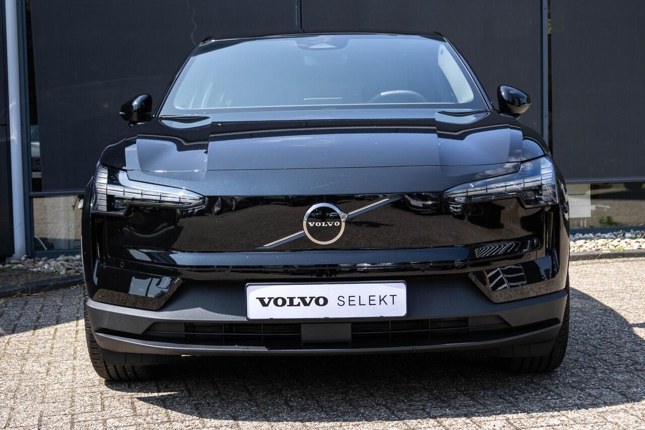 Volvo EX30 Single Motor Extended Range Plus 69 kWh | Direct Beschikbaar | Verwarmbare Voorstoelen | Harman Kardon Premium Audio | Keyless Entry | Achteruitrijcamera | Parkeersensoren Voor en Achter | Donker Getint Glas | Pilot Assist |