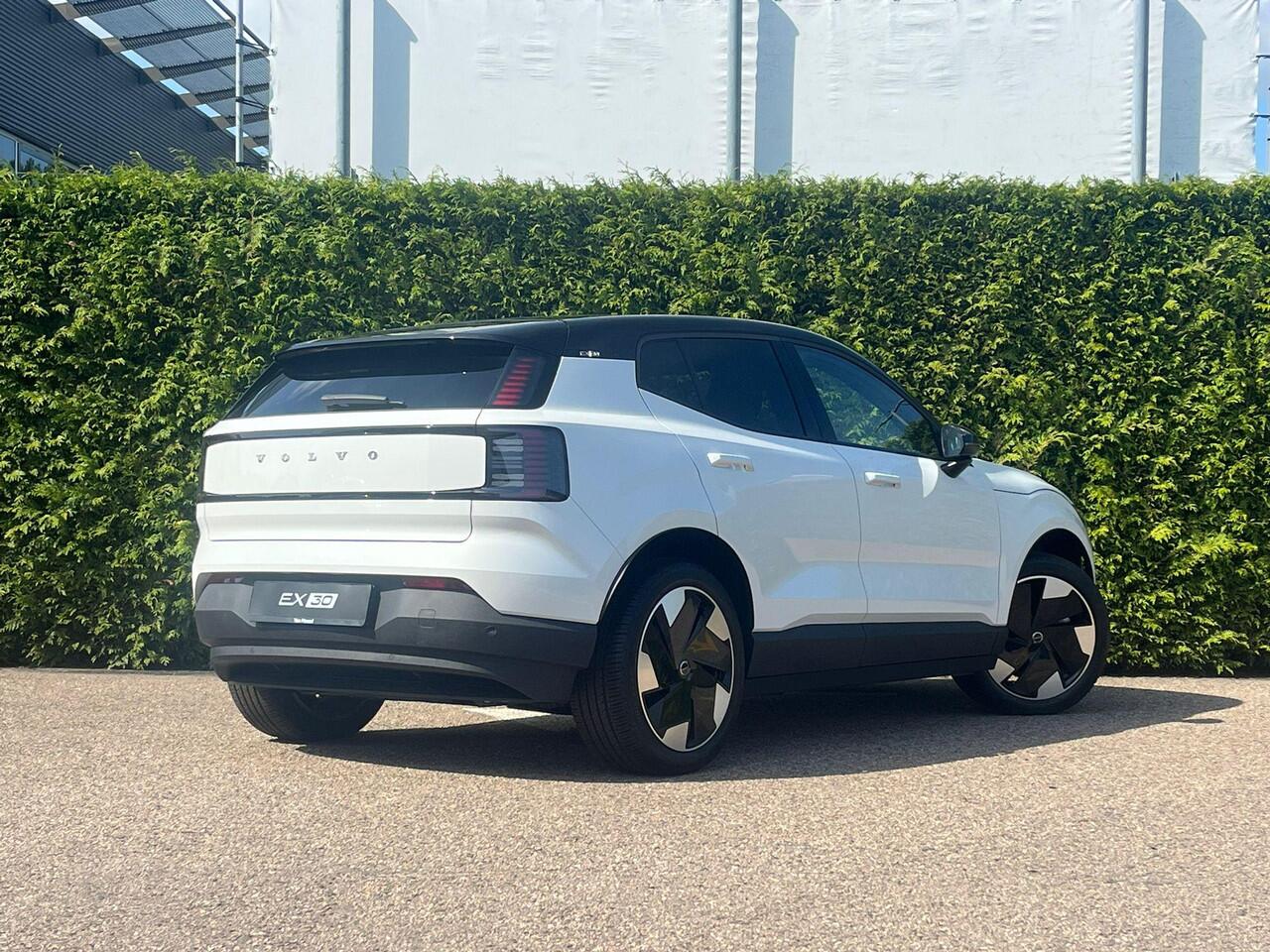 Volvo EX30 Single Motor Extended Range Plus 69 kWh | Getinte Ramen | nieuw uit voorraad | LAAGSTEPRIJS garantie