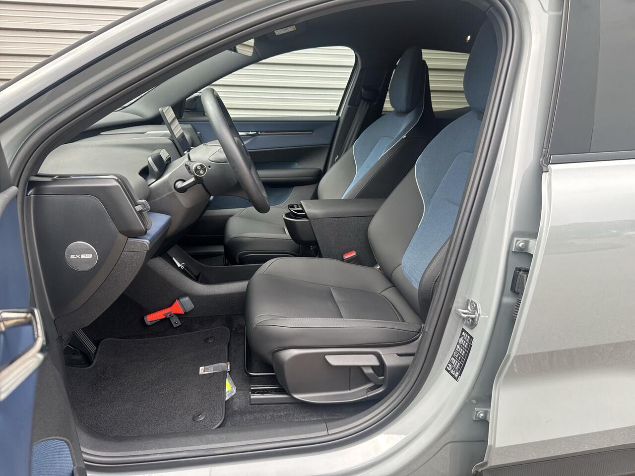 Volvo EX30 Twin Motor Performance Plus 69 kWh / Twin Performane 436PK / 20" Velgen / Black Sheep pakket /