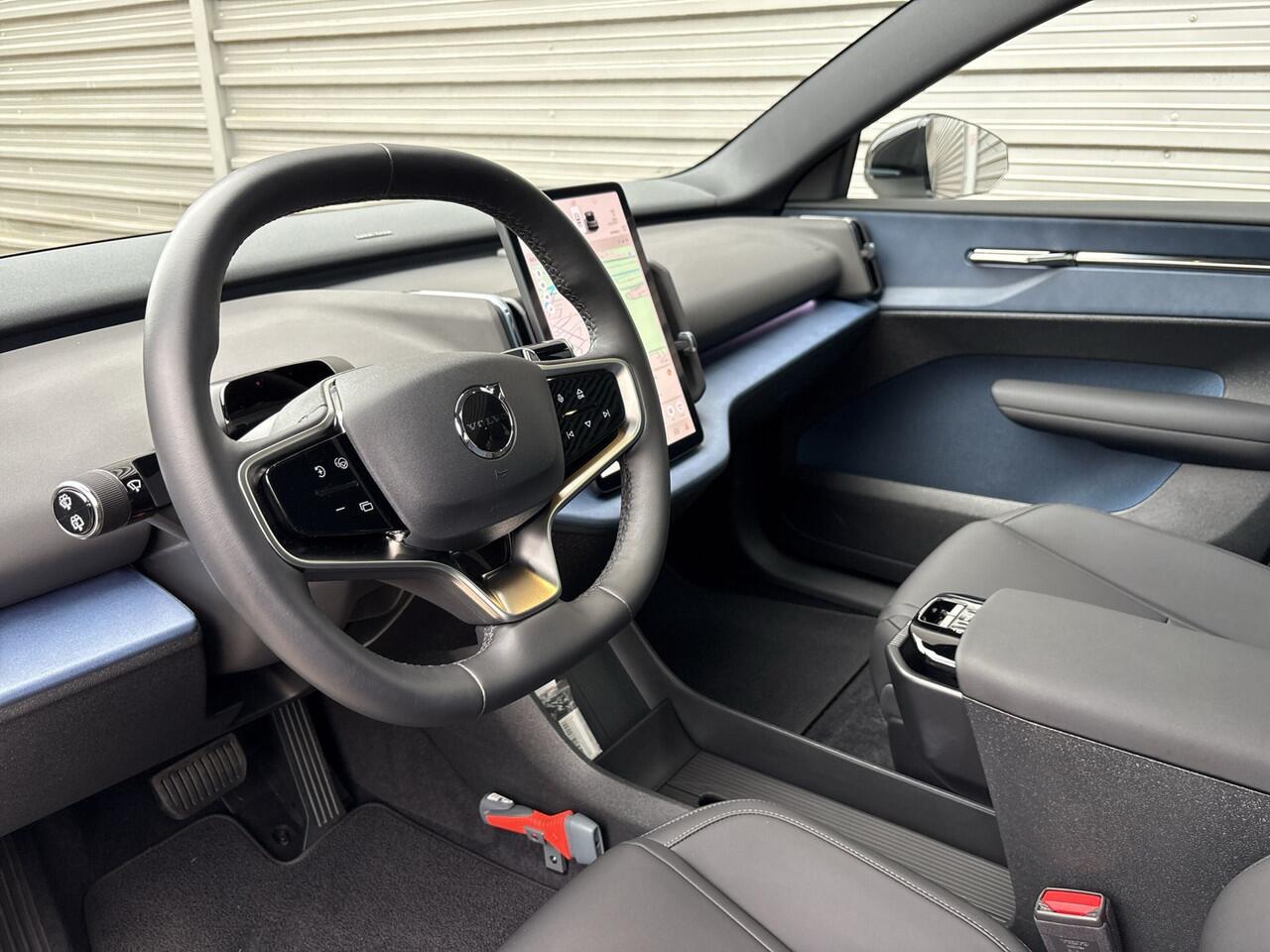 Volvo EX30 Single Motor Extended Range Ultra 69 kWh / Climate Pack / Harmen Kardon / Elektrische voorstoelen /