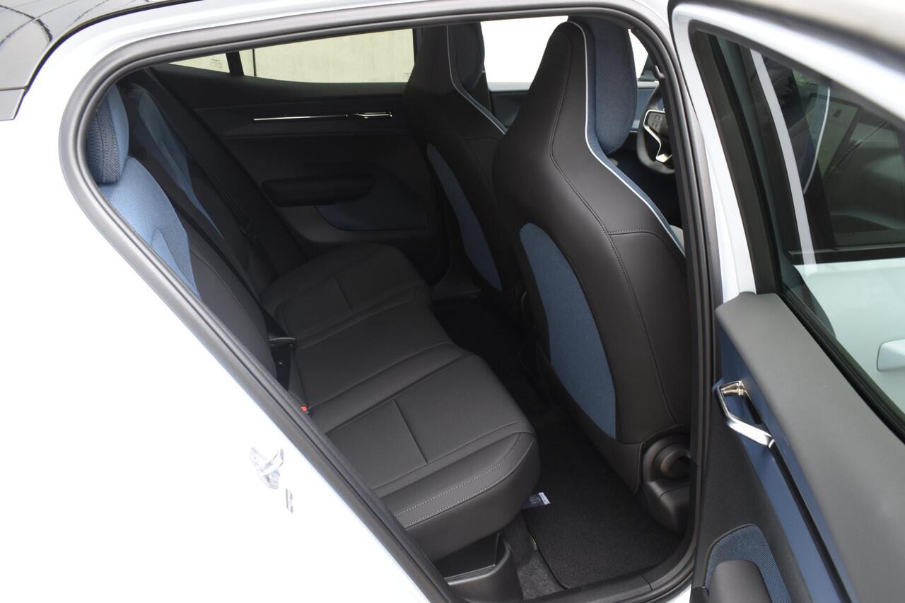 Volvo EX30 272PK Single Motor Extended Range Plus 69 kWh / Climate pack / Cloud Blue / 20 Inch Velgen