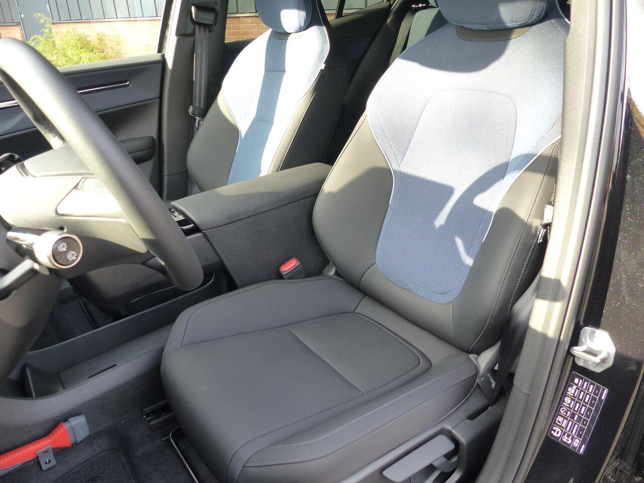 Volvo EX30 Single Motor Extended Range Plus 69 kWh |Climate| 20 inch|