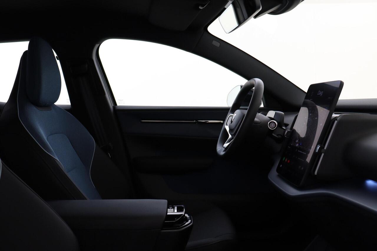 Volvo EX30 SINGLE MOTOR EXTENDED RANGE PLUS 69 kWh -CAMERA|HK-AUDIO|ADAP.CRUISE|BLIS|20"
