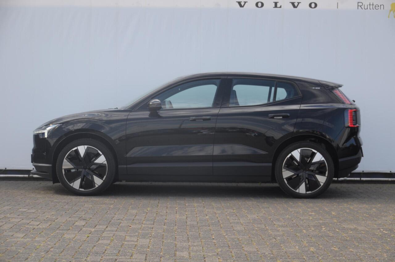 Volvo EX30 272PK Ext. Range Plus Adaptieve cruise control / BLIS / Parkeersensoren met camera / Elektrische achterklep / 20" velgen / Google infotainment / Keyless entry