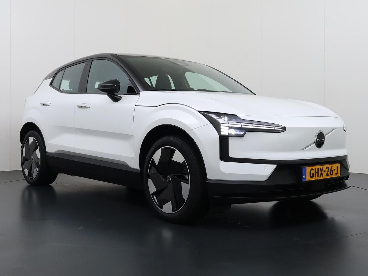 Volvo EX30 Twin Motor Performance Plus 69 kWh VAN: 36.900,- VOOR: 33.440,- UW EINDEJAARSVOORDEEL: 3.460,-| ELEKTRISCHE STOEL. | STOEL/ STUUR VERWARMING |VOLVO FABRIEKSGARANTIE|