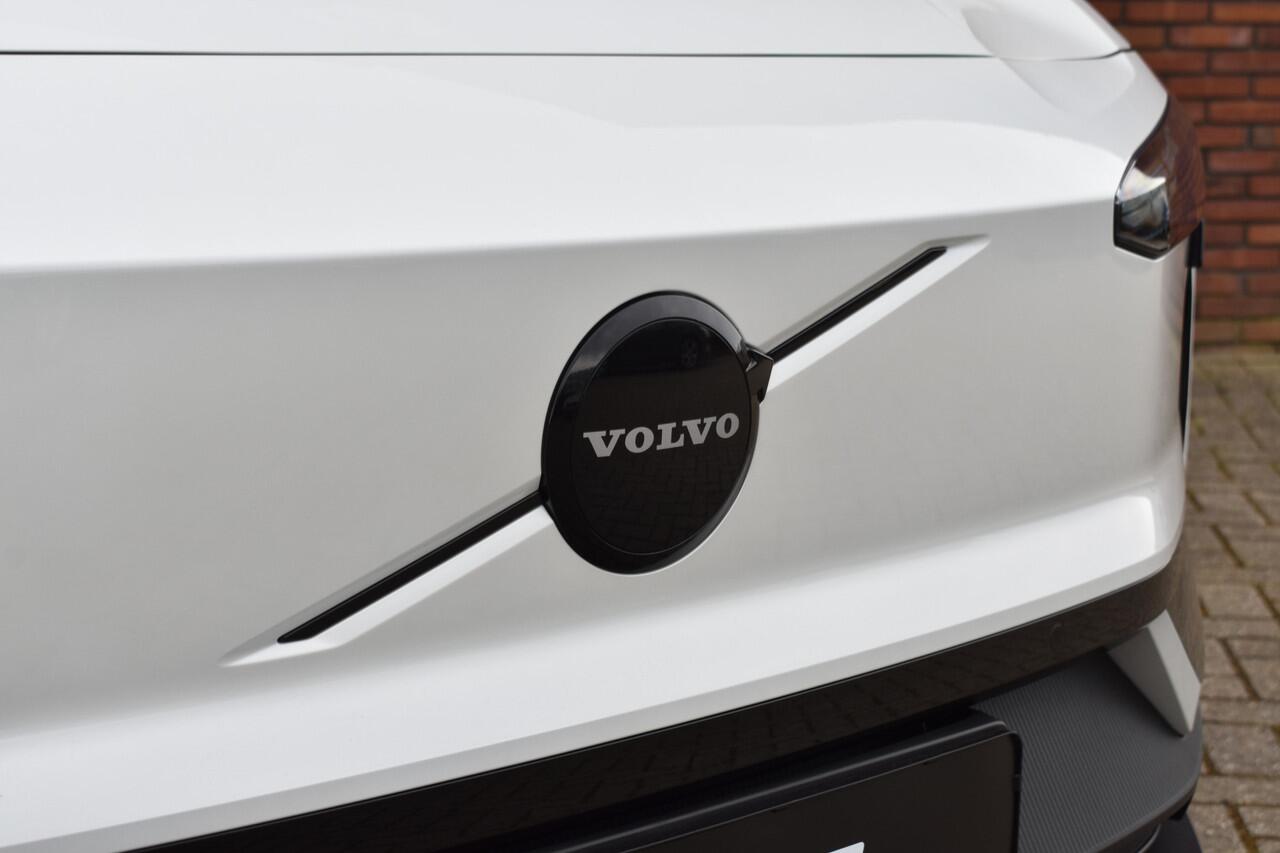 Volvo EX30 Extended Range 272PK Plus | Black Pack | Harman/Kardon |