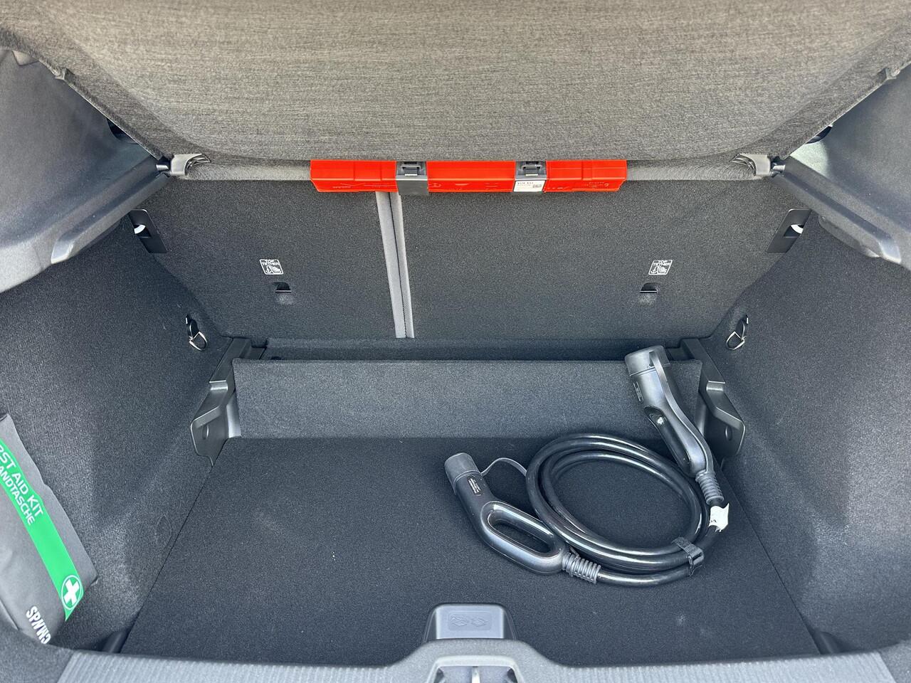 Volvo EX30 Single Motor Extended Range Plus 69 kWh climate line/ electrisch verstelbare voorstoelen