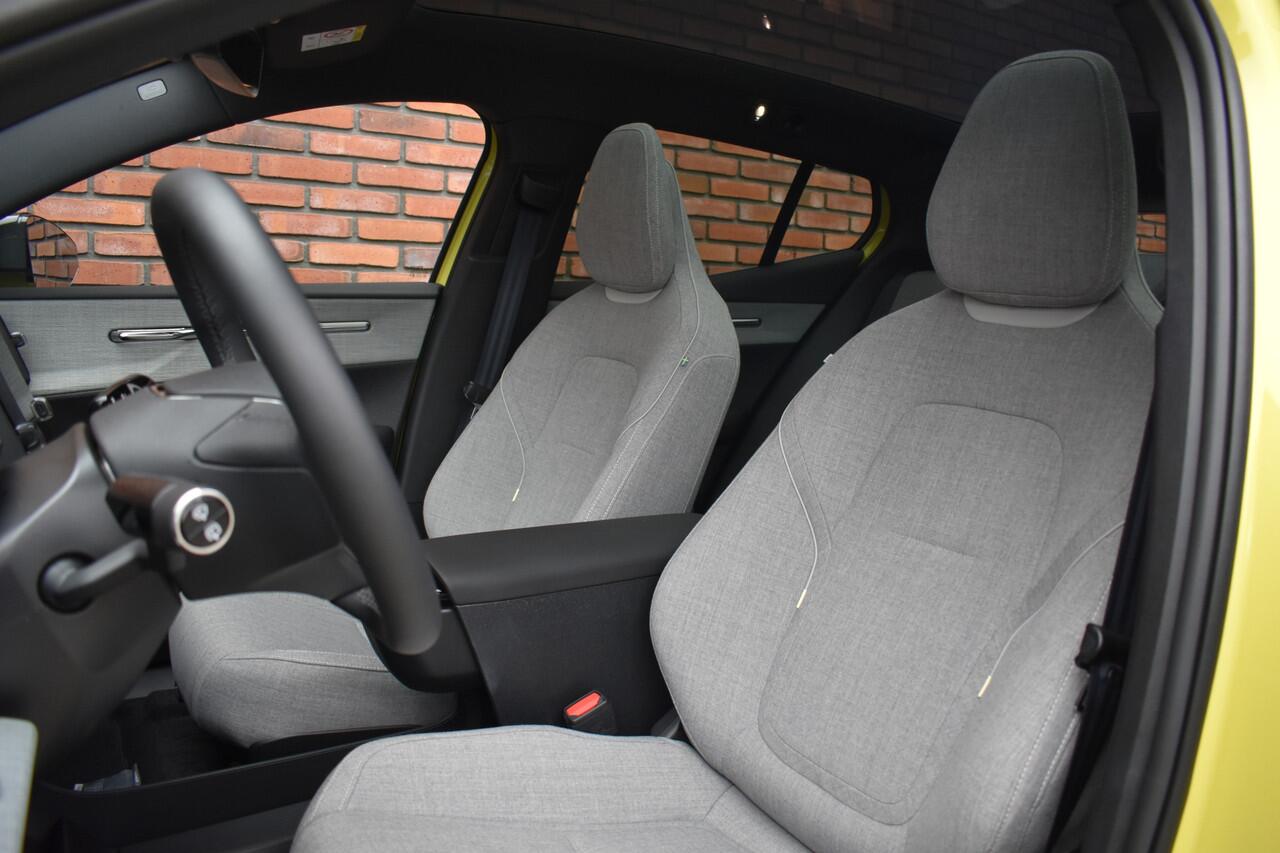 Volvo EX30 Twin Motor Performance 428PK Ultra | Full Options | 20'' | Climate | Getint glas | Black/Yellow Pack |