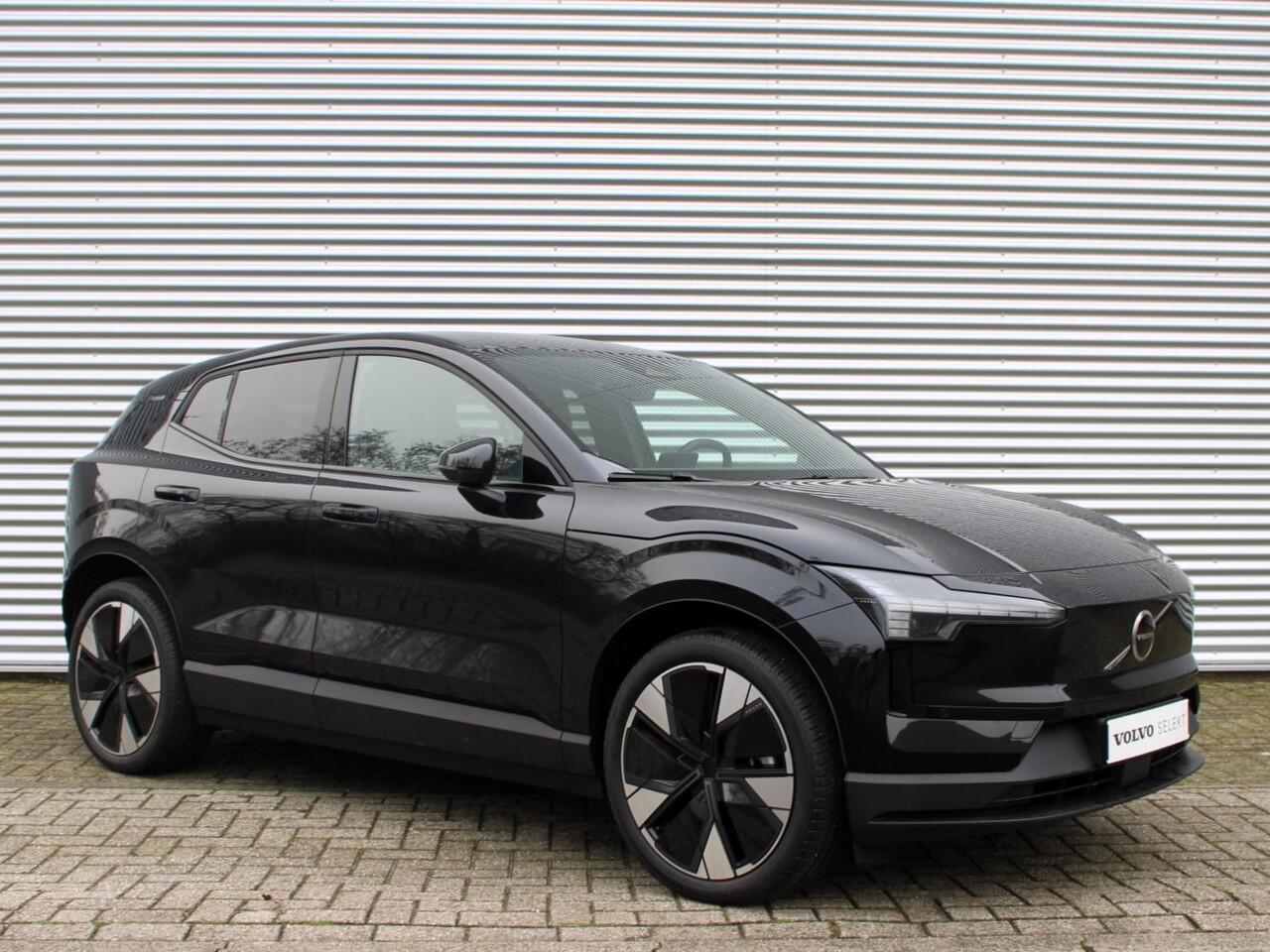 Volvo EX30 Single Motor Extended Range Plus Automaat / 20" velgen / Harman Kardon / Adaptive Cruise Control / Trekgewicht 1600kg