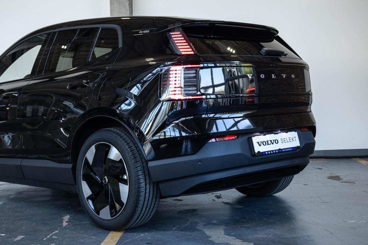 Volvo EX30 Single Motor Extended Range Plus | | 5 jaar garantie! | Premium Audio by Harman Kardon | Keyless Entry | Achteruitrijcamera | Parkeersensoren V+A | Getint Glas Achter | Pilot Assist | Adaptieve Cruise Control | Draadloze Telefoonlader | Navigatiesysteem |