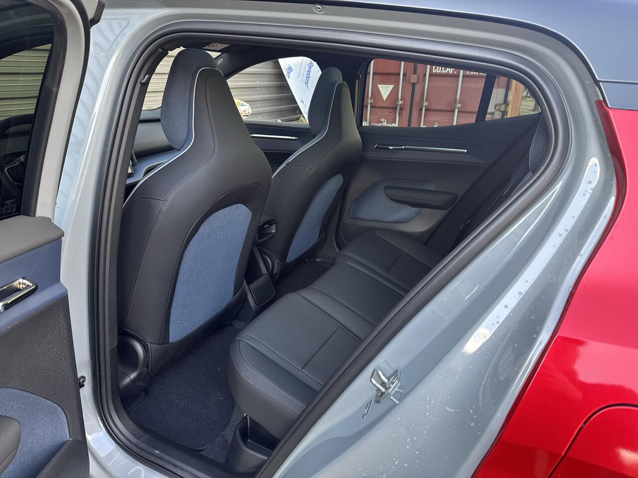 Volvo EX30 Single Motor Extended Range Ultra 69 kWh / Alleen bij Jacob Schaap / Velgen 21" Everlast / Fusion RED Wrap / Verlaagd /