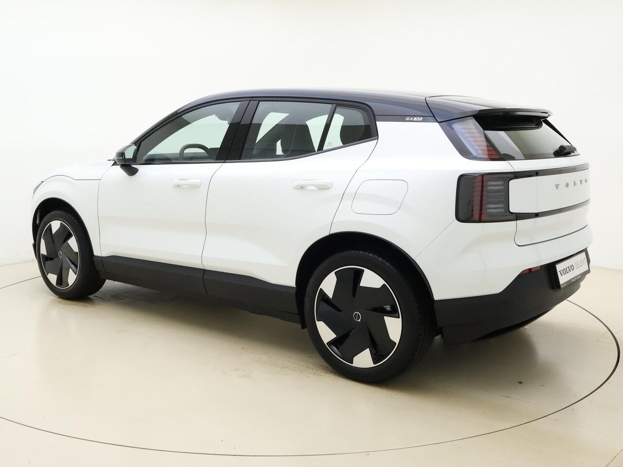 Volvo EX30 Extended Range Plus / El. Achterklep / Adapt. Cruise / BLIS / PDC + Camera /