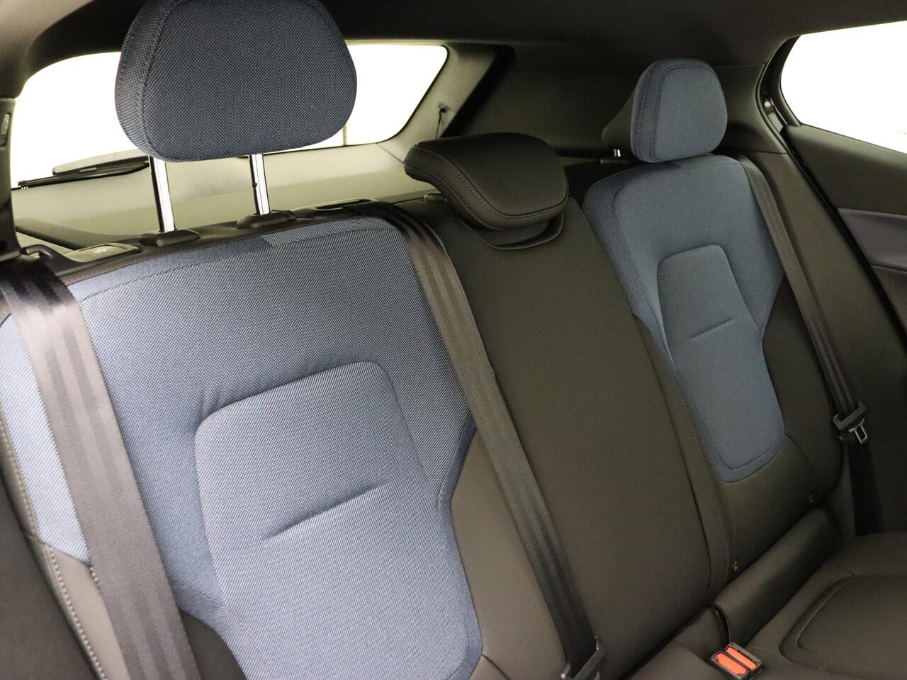 Volvo EX30 Extended Range Plus / DEMO DEAL / Getint glas / Adapt. Cruise / BLIS / Harman&Kardon / Keytag / PDC + Camera / El. Achterklep /