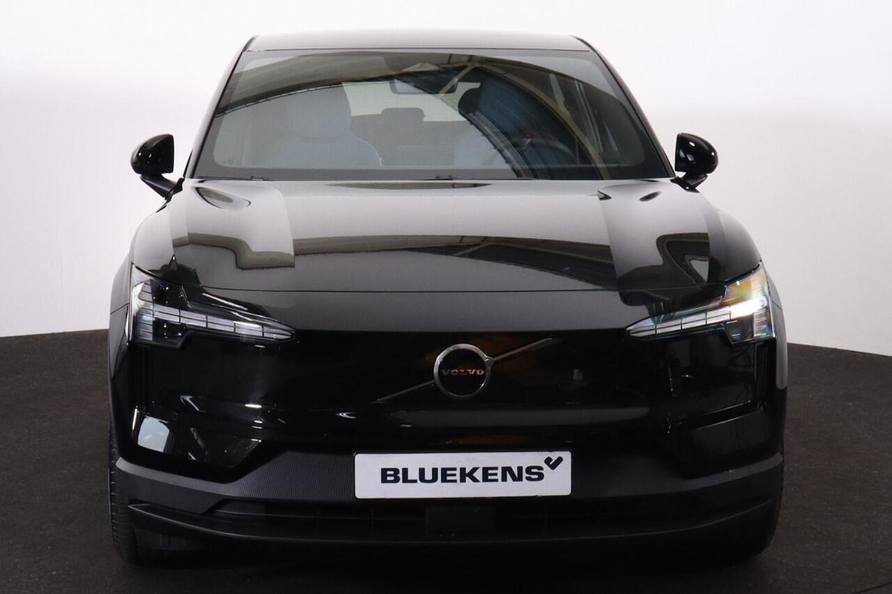 Volvo EX30 Extended Range Plus 69 kWh - Adaptive Cruise Control - Harman/Kardon audio - Parkeercamera achter - Parkeersensoren voor & achter - Apple Carplay - Extra getint glas - 19' LMV