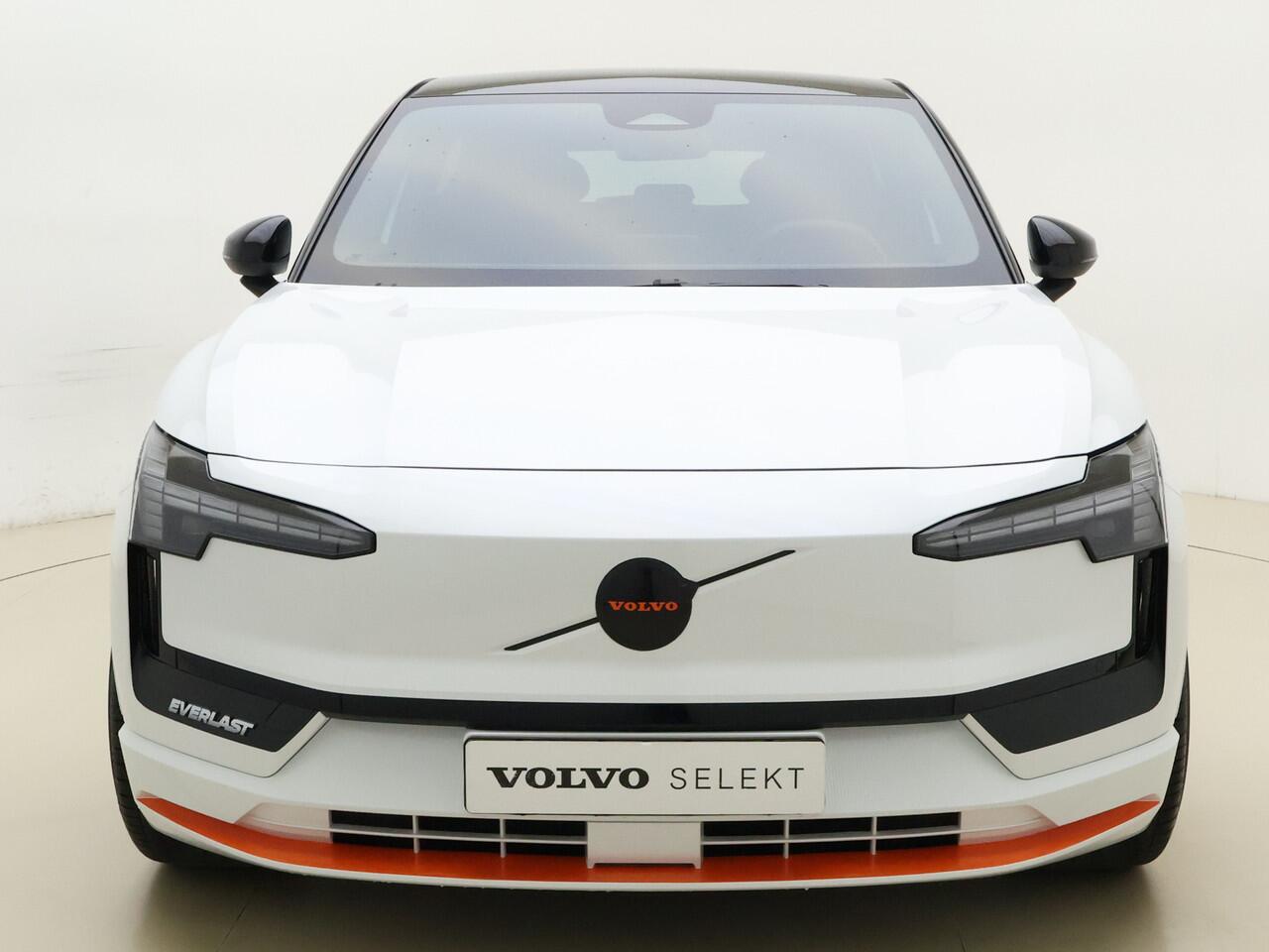 Volvo EX30 - EVERLAST - Extended Range Plus / 21" Block spoke satin black / Eibach verlagingsset / Getint glas / Stoel + Stuurwiel Verwarming /