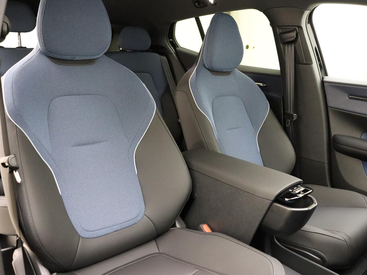 Volvo EX30 Extended Range Plus / DEMO DEAL / Getint glas / Adapt. Cruise / BLIS / Harman&Kardon / Keytag / PDC + Camera / El. Achterklep /