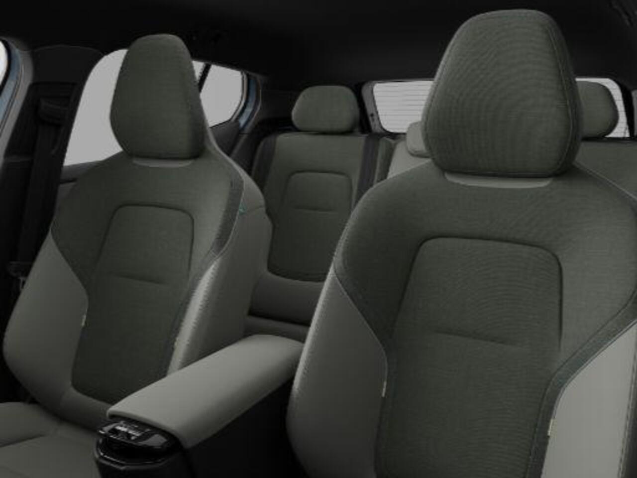 Volvo EX30 Single Motor Extended Range Plus Europa 69 kWh | Privacy Glas | Harman/Kardon | Pine Interior | Nieuw uit voorraad leverbaar! |