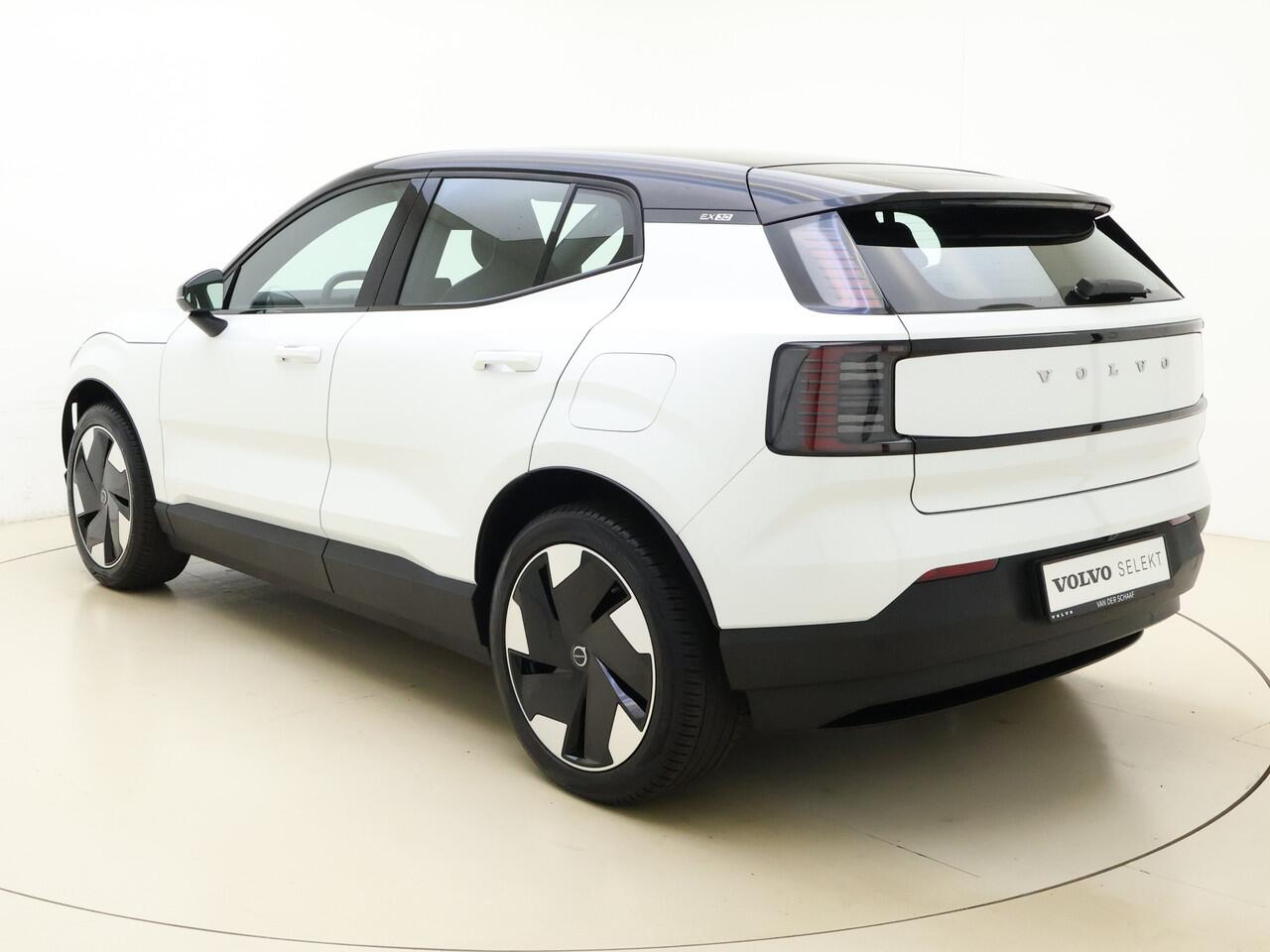 Volvo EX30 Extended Range Plus | All Season banden | Stoelverwarming | Extra getint glas