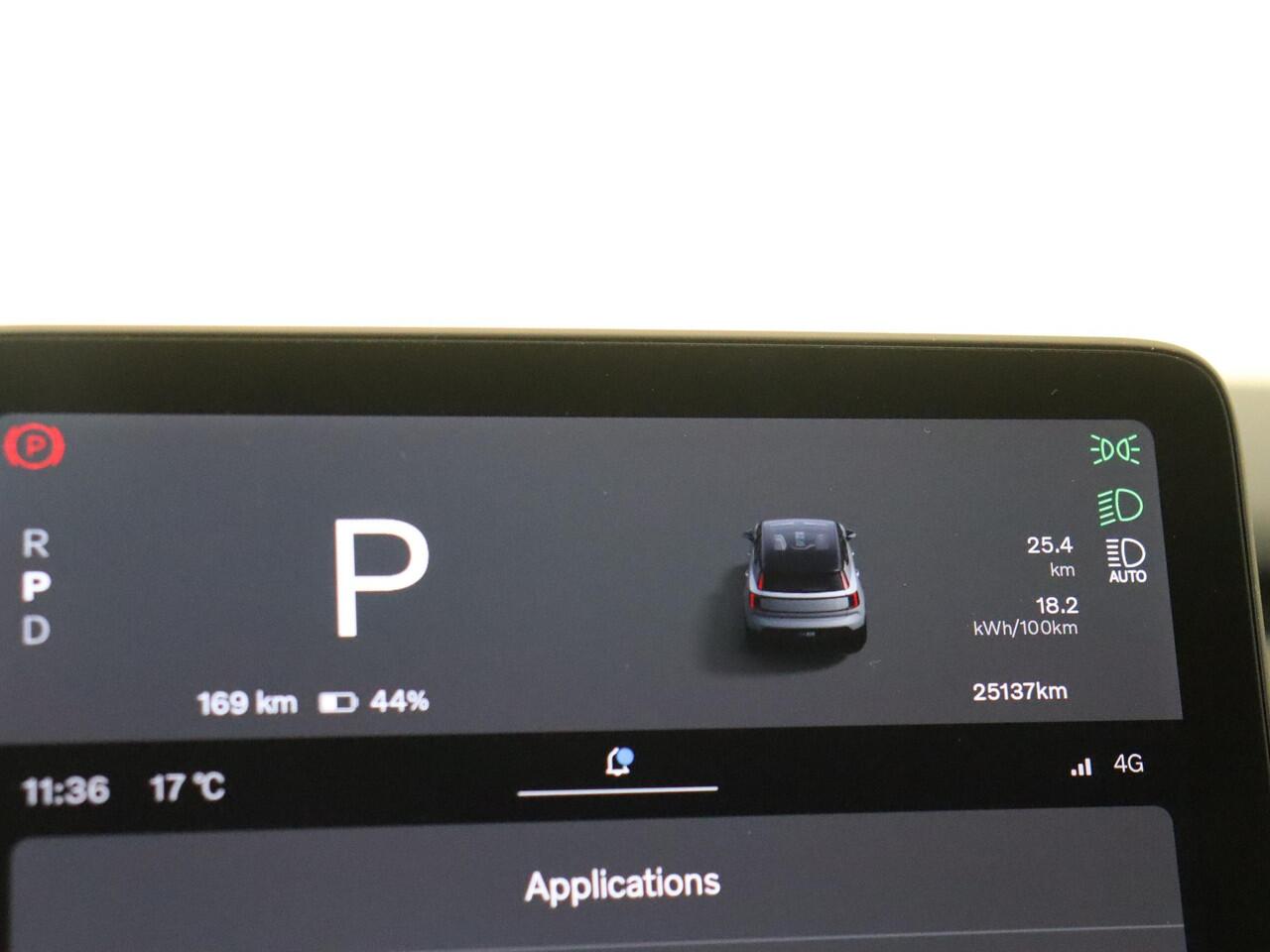 Volvo EX30 Single Motor Extended Range Plus 69 kWh | navigatiesysteem | rijstrooksensor met correctie | uitwijk assistent | warmtepomp | zelfstandige rijstrookwissel | lichtmetalen velgen 5-spaaks 20"|