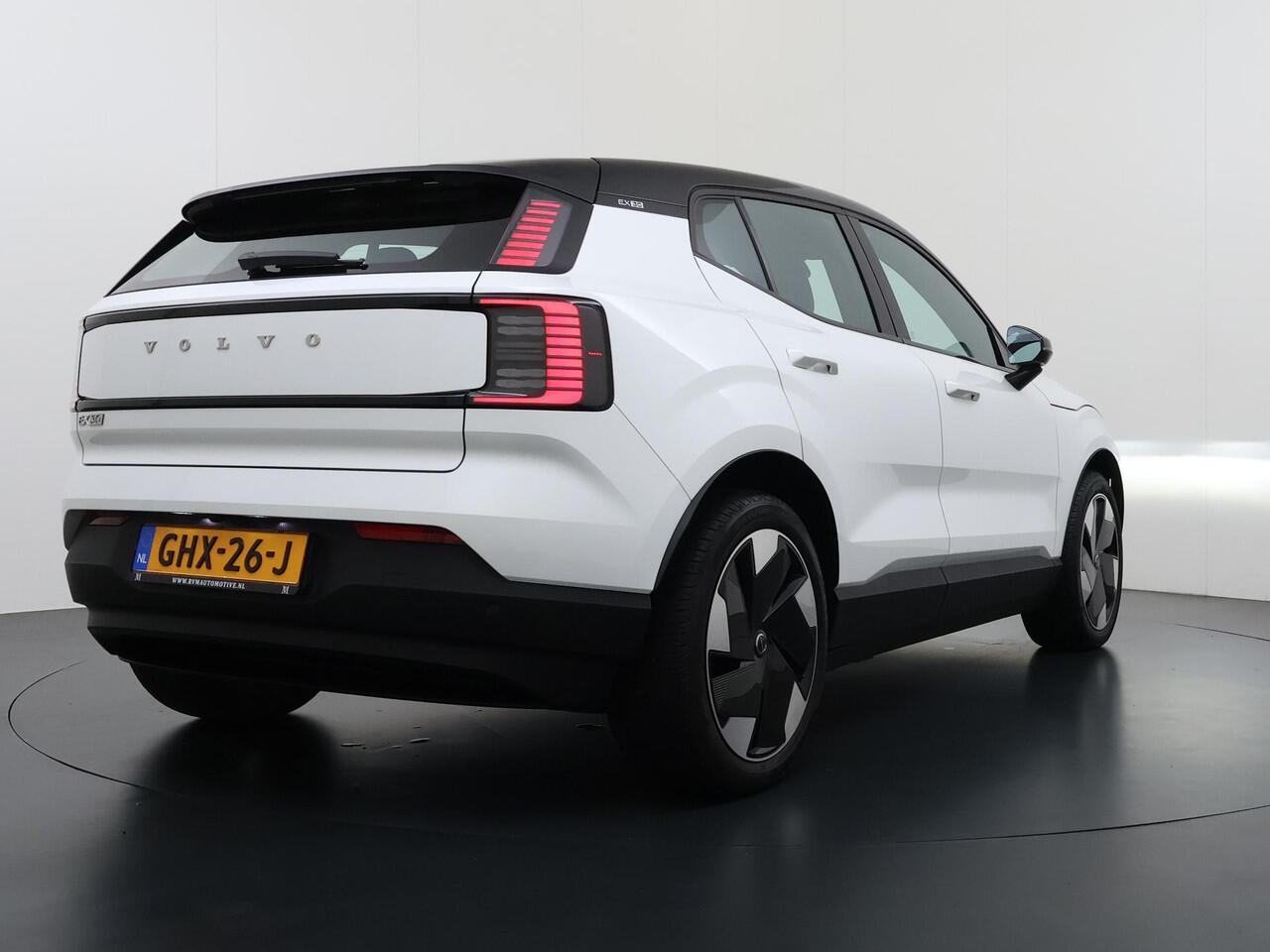 Volvo EX30 Twin Motor Performance Plus 69 kWh VAN: 36.900,- VOOR: 33.440,- UW EINDEJAARSVOORDEEL: 3.460,-| ELEKTRISCHE STOEL. | STOEL/ STUUR VERWARMING |VOLVO FABRIEKSGARANTIE|