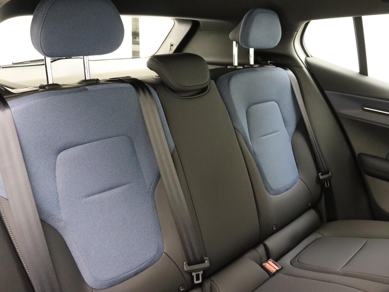 Volvo EX30 Extended Range Plus / El. Achterklep / Adapt. Cruise / BLIS / PDC + Camera /