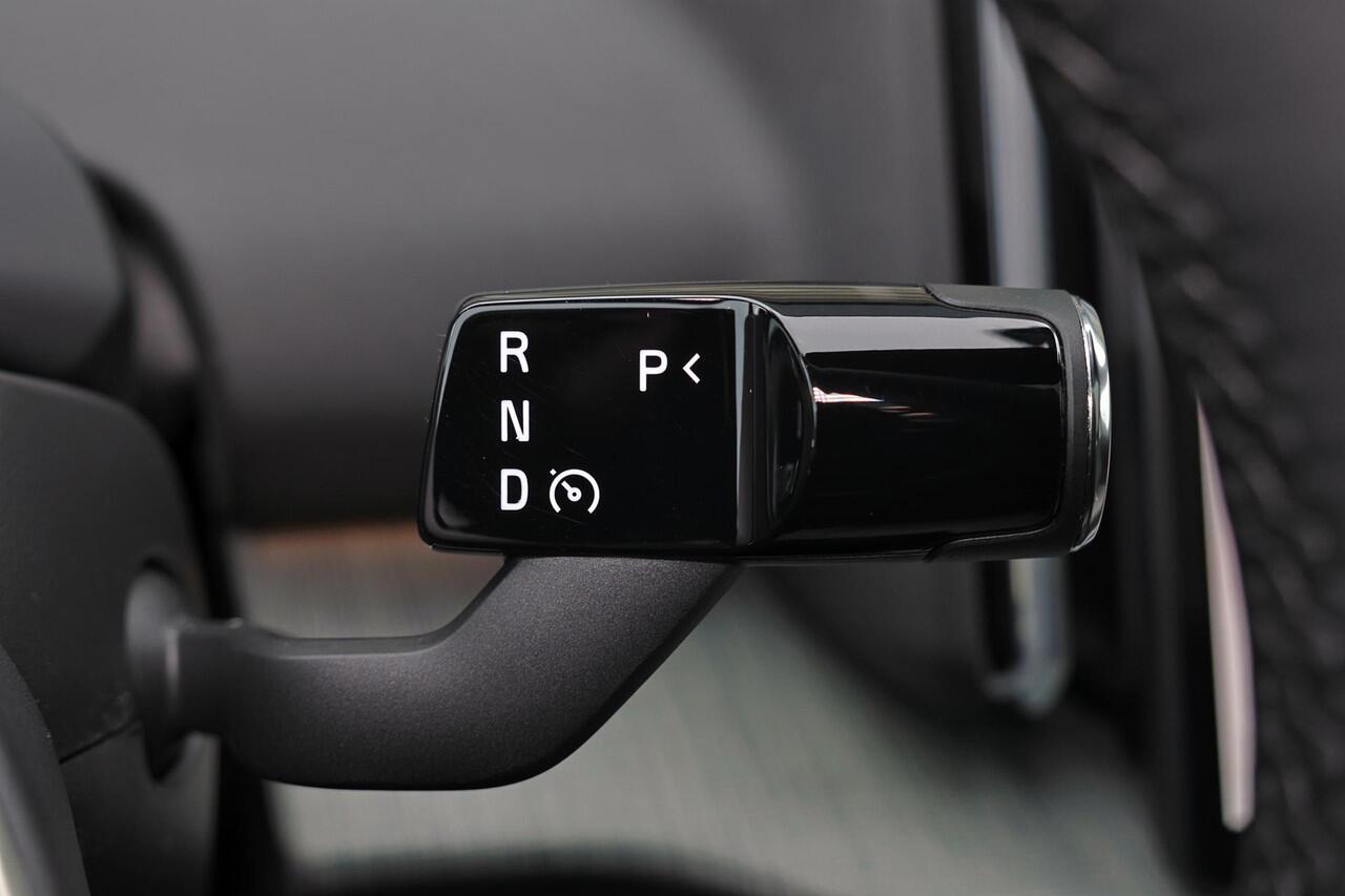 Volvo EX30 Twin Motor Performance Ultra Europa Sport - Verwarmbare voorstoelen - Verwarmbaar stuur - Panoramisch dak - 20' LMV - Adaptive Cruise Control - Pilot Assist - BLIS dodehoekassistentie - Harman Kardon premium audio - Keyless Drive - Elektr. bedienbare acht