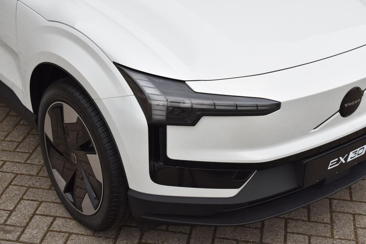 Volvo EX30 Extended Range 272PK Plus | Black Pack | Harman/Kardon |