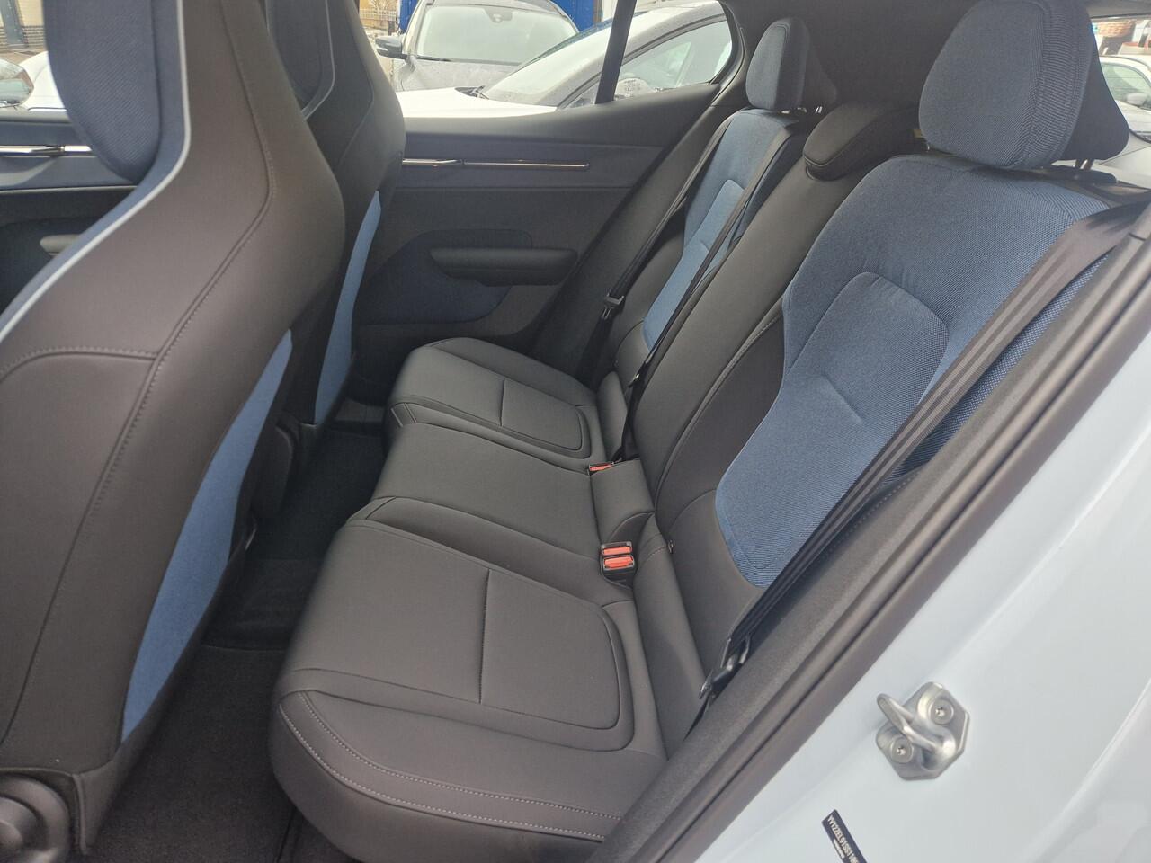 Volvo EX30 Single Motor Extended Range Core 69 kWh CLOUD BLUE 9.559 KM! SOH 100%