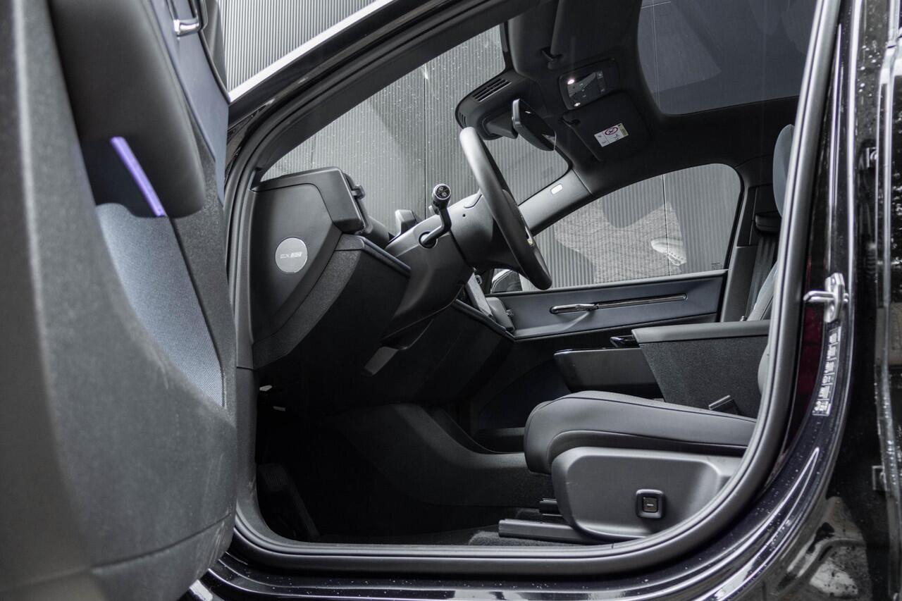 Volvo EX30 Twin Motor Performance Ultra 69 kWh | Warmtepomp | Interieur voorverwarming | Panoramadak | Adaptieve Cruise control | Blind Spot | Premium sound | 360 graden Camera |