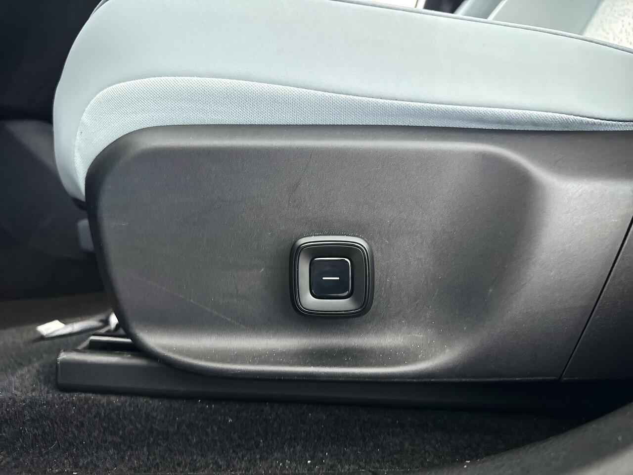 Volvo EX30 Twin Motor Performance Ultra 69 kWh | Panoramadak | 360° camera | Harman Kardon | Stoel- en Stuurverwarming