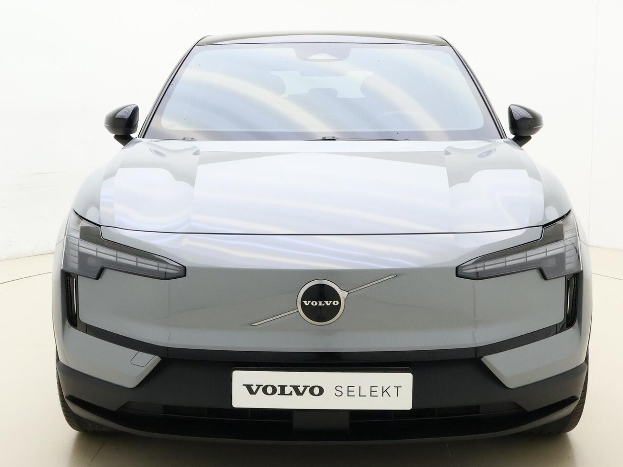 Volvo EX30 Twin Motor Performance Ultra 69 kWh | AWD | Stoel/- en stuurverwarming | Getinte ruiten achter | Elektr. voorstoelen