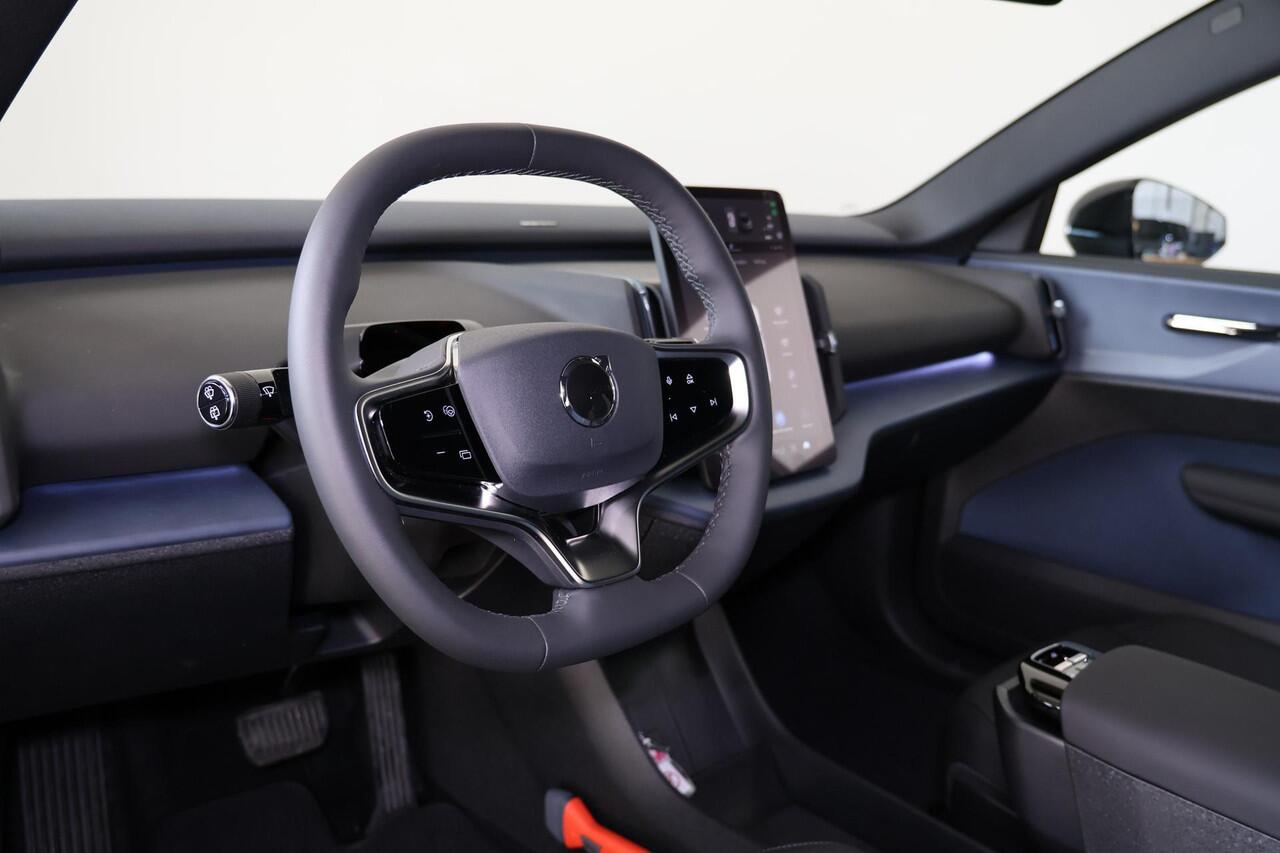 Volvo EX30 Single Motor Extended Range Ultra 69 kWh - 20' LMV - Getint glas v.a. B-stijl - Panoramadak - 360º Camera - Harman Kardon audio - Elektrisch bedienbare voorstoelen - Adaptive Cruise Control - Pilot Assist - BLIS dodehoekassistentie - Keyless Drive - Elekt
