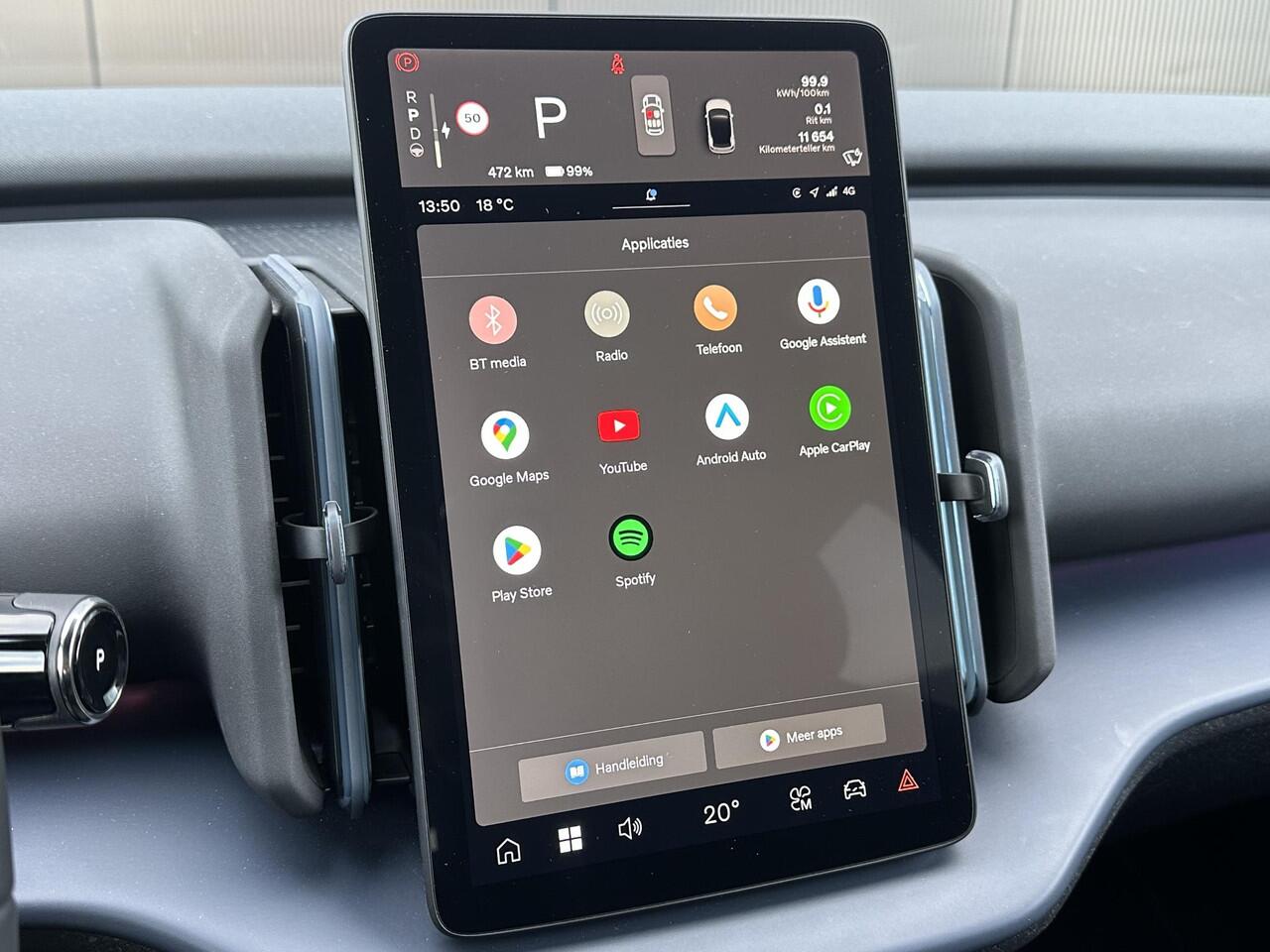 Volvo EX30 Single Motor Extended Range Plus 69 kWh / Harman/Kardon / adaptive cruise / elek. kofferbak / extra getint glas / range 475 km