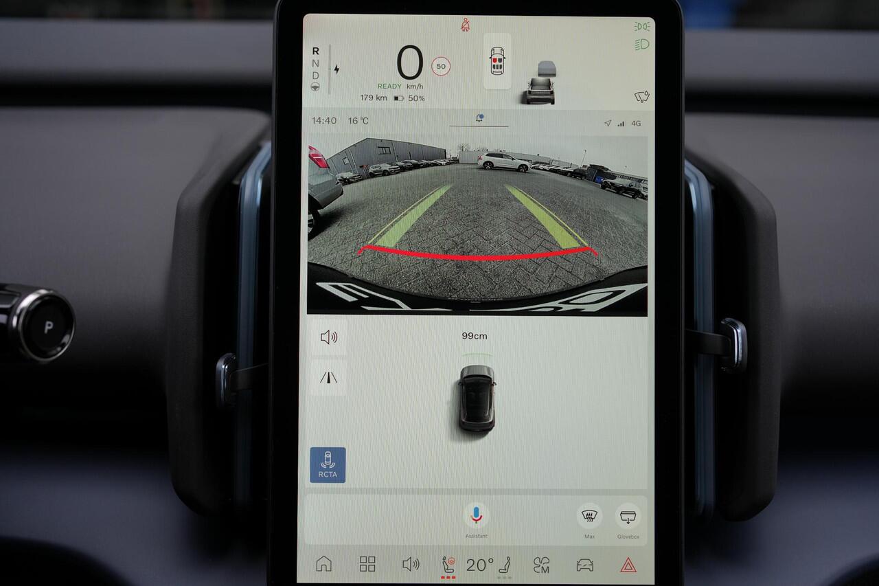 Volvo EX30 Single Motor Extended Range Plus 69 kWh - Lederen bekleding - 20' LMV - Adaptive Cruise Control - Pilot Assist - BLIS dodehoekassistentie - Harman Kardon premium audio - Keyless Drive - Elektr. bedienbare achterklep - Parkeersensoren voor & achter - Parke